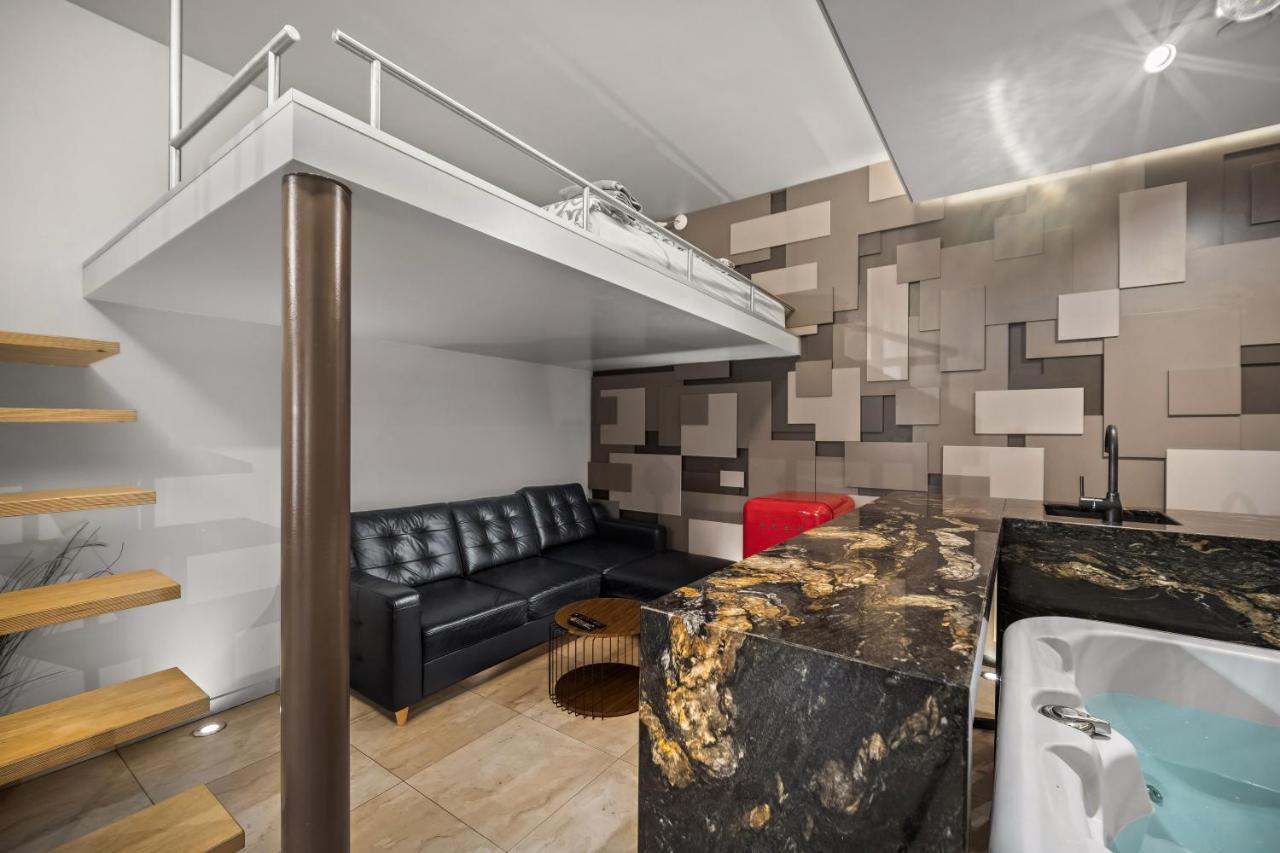 Secret Lounge - Cozy Studio with Sauna&Jacuzzi VNO Esterno foto
