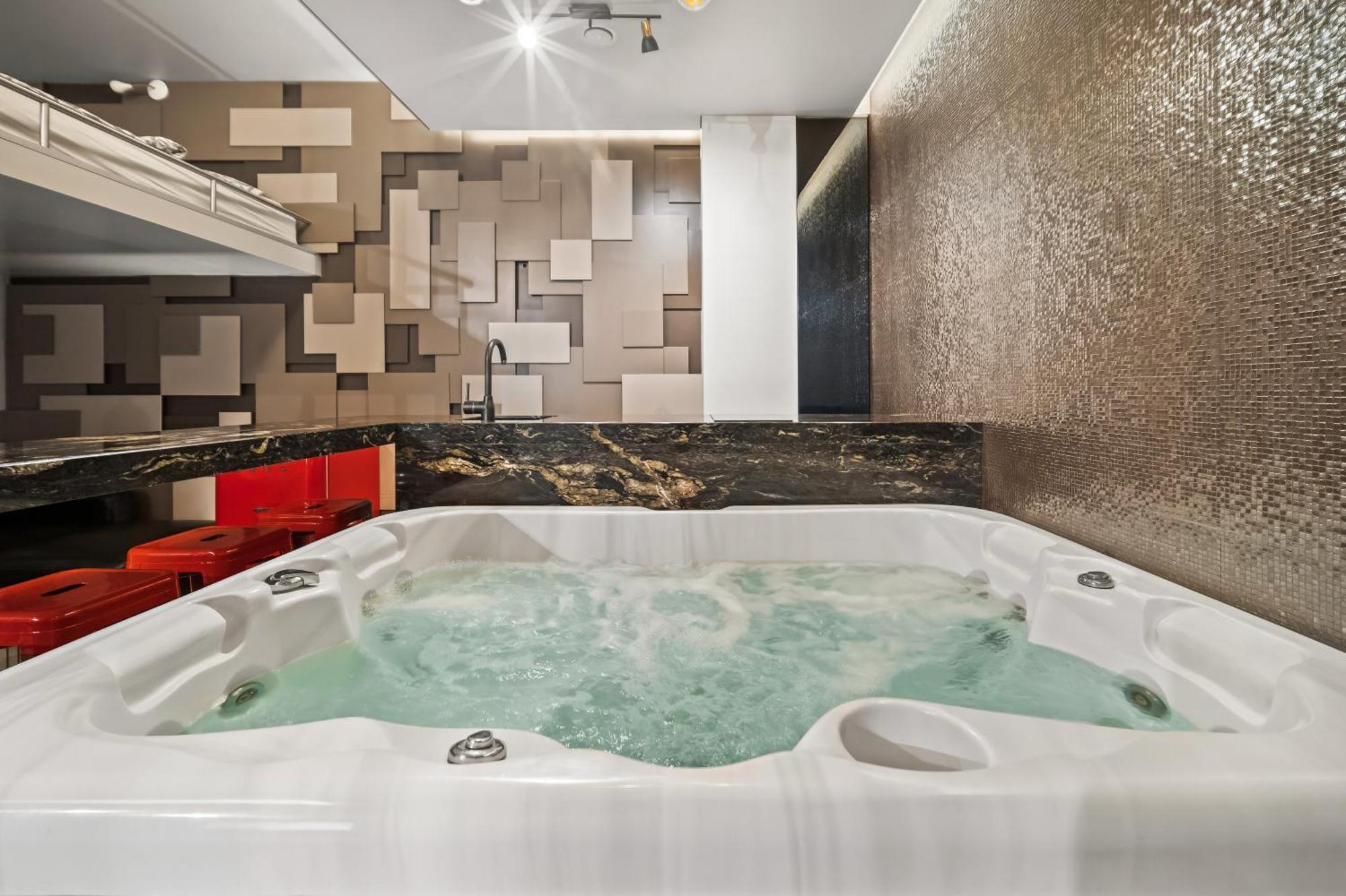 Secret Lounge - Cozy Studio with Sauna&Jacuzzi VNO Esterno foto